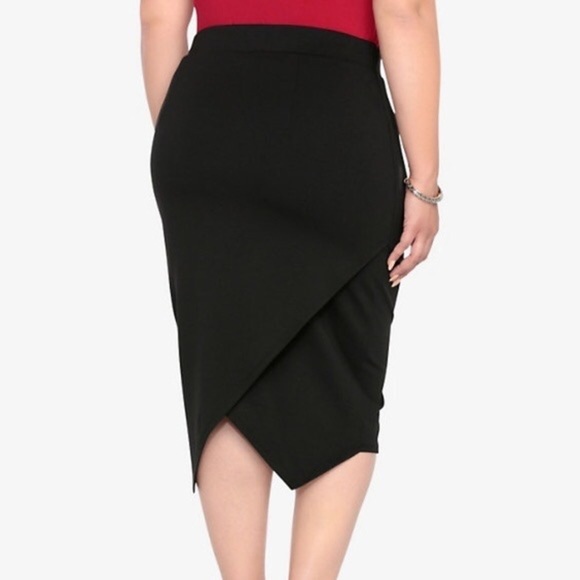 Torrid Women 2X Black Ponte Stretch Pull-On Envelope Back Midi Pencil Skirt - Picture 2 of 9